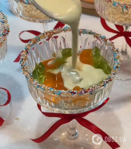 Десерт "Бите скло" у креманках: ділимось простим рецептом популярного десерту