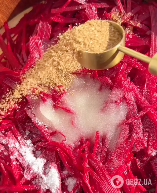 Що корисного і смачного приготувати із сирого буряка: рецепт закуски, яку захочеться їсти щодня