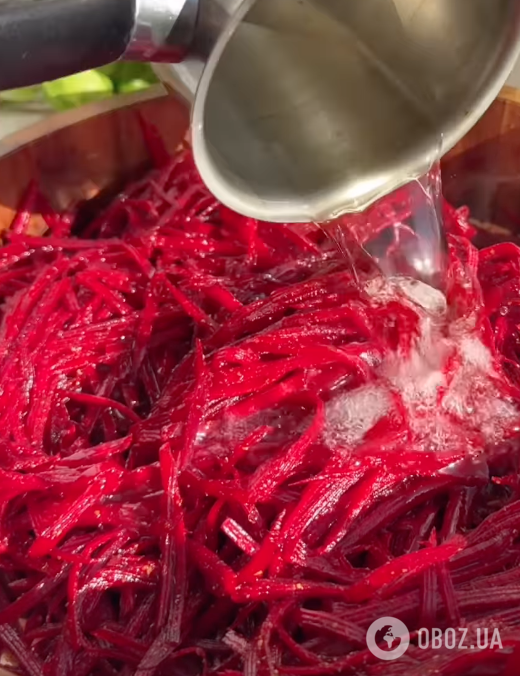 Що корисного і смачного приготувати із сирого буряка: рецепт закуски, яку захочеться їсти щодня