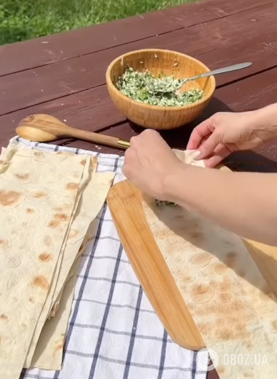 Ленивые "конвертики" из лаваша с вкусной начинкой: самый простой рецепт сытной закуски