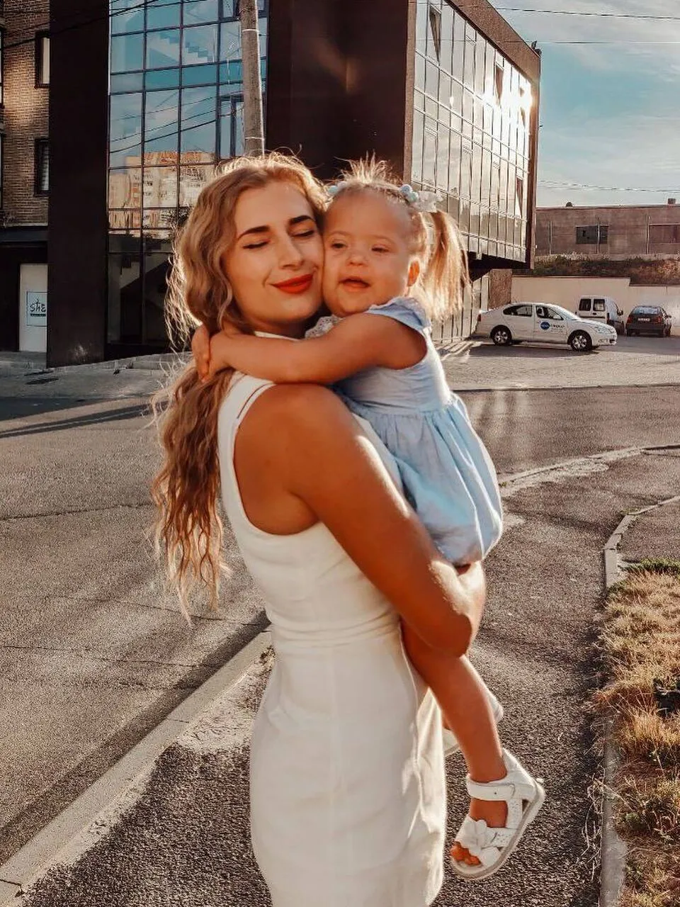 Мама вбитої ракетою 4-річної Лізи з Вінниці виходить заміж через місяць після зустрічі з коханим: їхня зворушлива історія вразила мережу