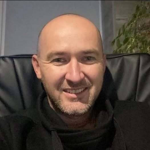 "Допомагав усім": у Тернополі внаслідок російського удару загинули Віталій Долиняк та його син. Фото