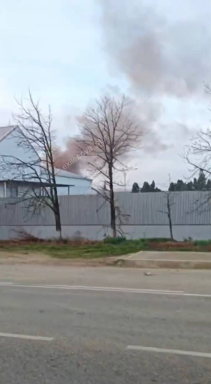 Дрони атакували завод у Слов'янську-на-Кубані: кажуть про приліт, сталася пожежа. Фото і відео