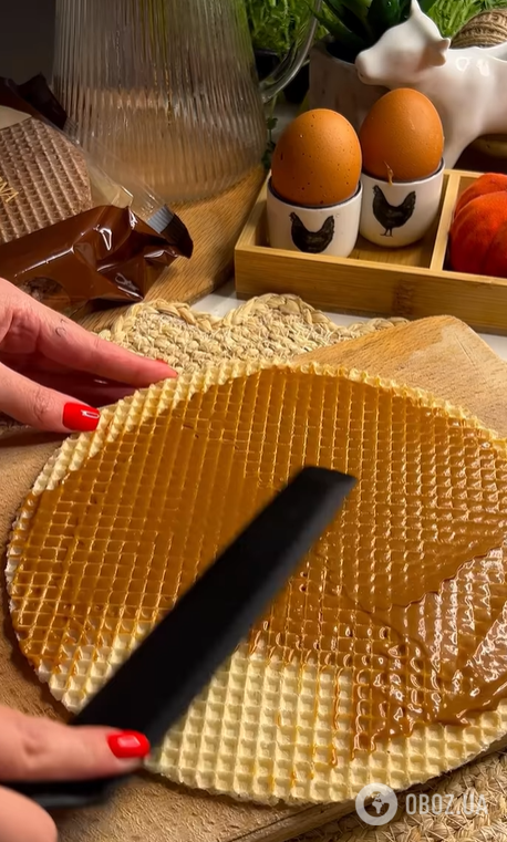 Культовий вафельний торт зі згущеним молоком: ділимось оригінальним рецептом десерту з дитинства