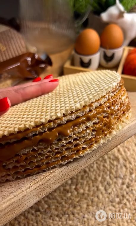 Культовий вафельний торт зі згущеним молоком: ділимось оригінальним рецептом десерту з дитинства