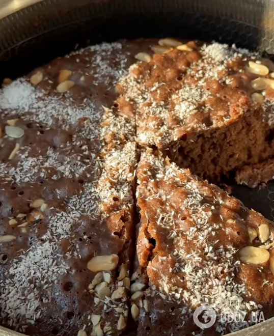 Смачний шоколадний пиріг на сковороді за 20 хвилин: готується десерт елементарно