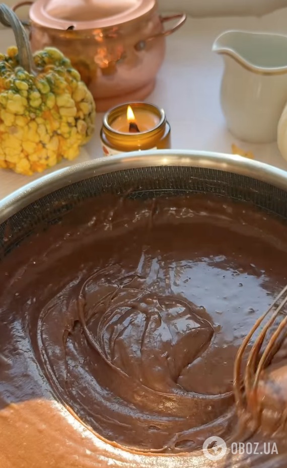 Смачний шоколадний пиріг на сковороді за 20 хвилин: готується десерт елементарно