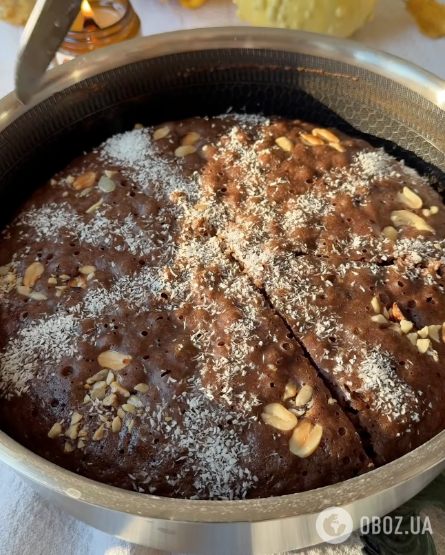 Смачний шоколадний пиріг на сковороді за 20 хвилин: готується десерт елементарно