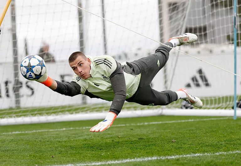 Тренеру "Реала" пришлось изменить решение по вратарю сборной Украины