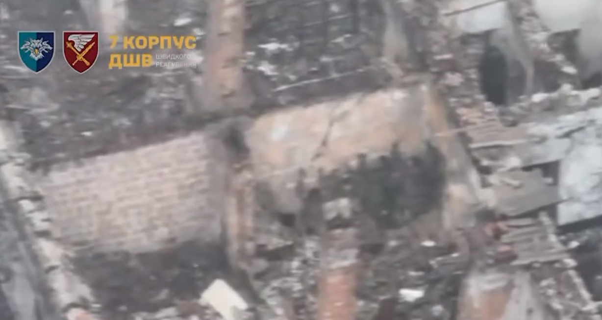 Ворог хоче перерізати сухопутне сполучення між Мирноградом та Покровськом – 7-й корпус ДШВ