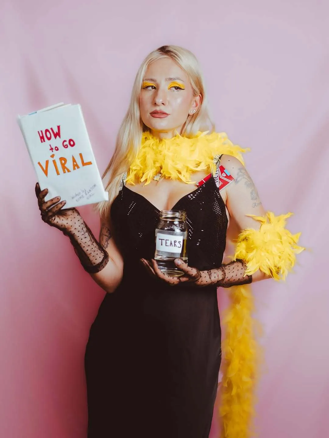 Донька регіоналки Олени Бондаренко підтримує Україну: де зараз 26-річна Ліна Купер, яка пішла наперекір скандальній матері