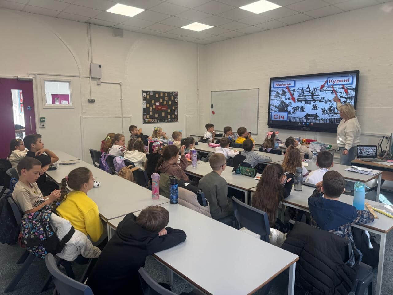 "До сих пор чувствую вину и стыд..." Украинскую школьницу в Великобритании заставили сдавать экзамен по русскому языку