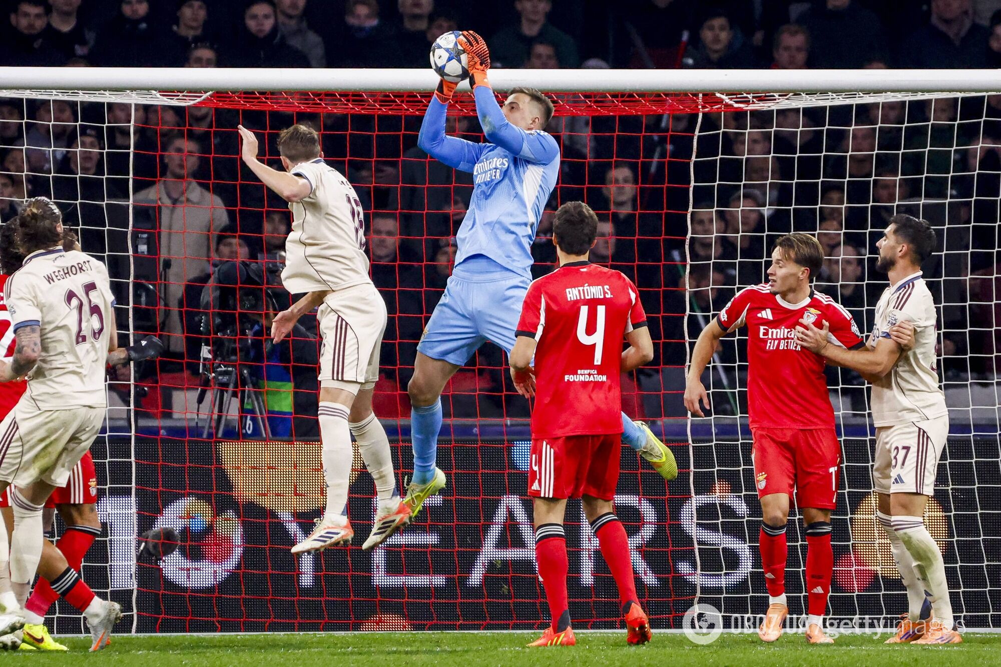 Воротар збірної України відбив усі удари і приніс "Бенфіці" першу перемогу в сезоні Ліги чемпіонів. Відео