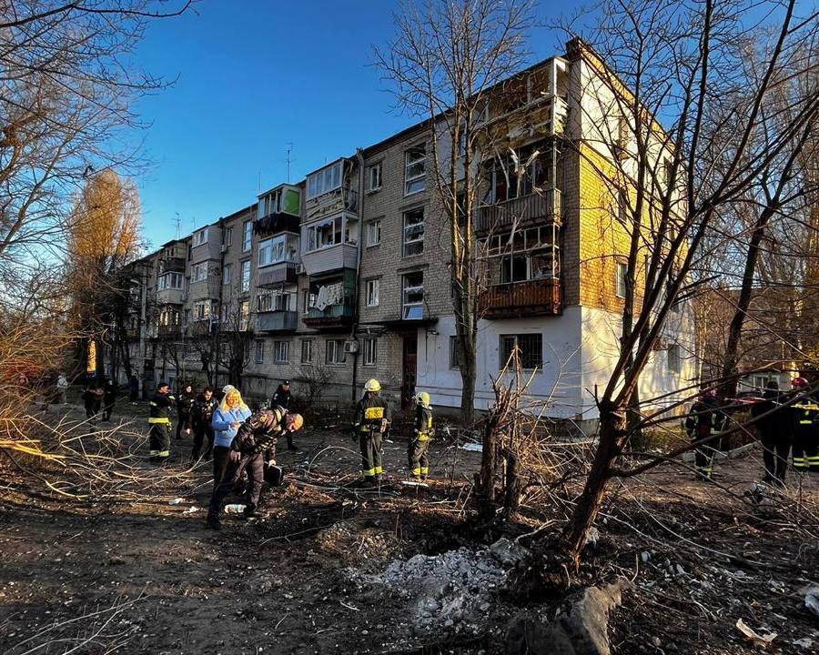 В Днепре в результате российской атаки пострадали два человека: женщине оторвало ногу, ребенку осколок попал в лицо