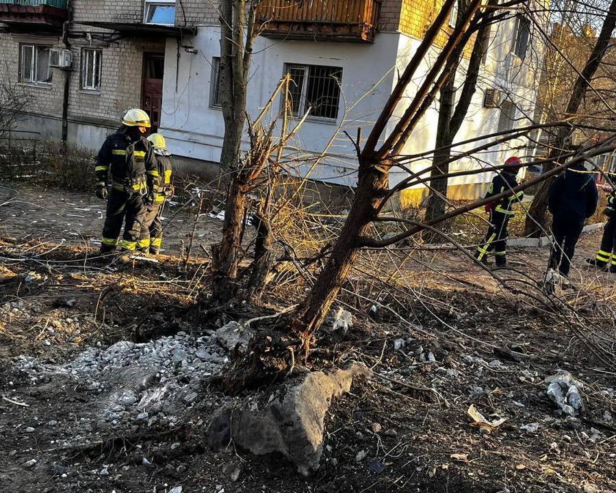 В Днепре в результате российской атаки пострадали два человека: женщине оторвало ногу, ребенку осколок попал в лицо