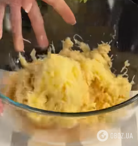 Хрусткі деруни з ніжним грибним соусом: як приготувати улюблену страву для родини