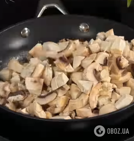 Хрусткі деруни з ніжним грибним соусом: як приготувати улюблену страву для родини