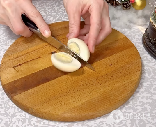 Фаршированные яйца для новогоднего стола: самый простой рецепт очень вкусной закуски