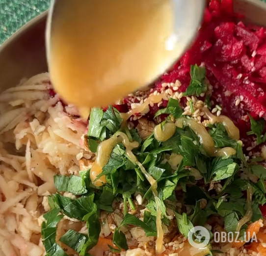 Смачний осінній салат, який покращує метаболізм: знадобляться два овочі та один фрукт