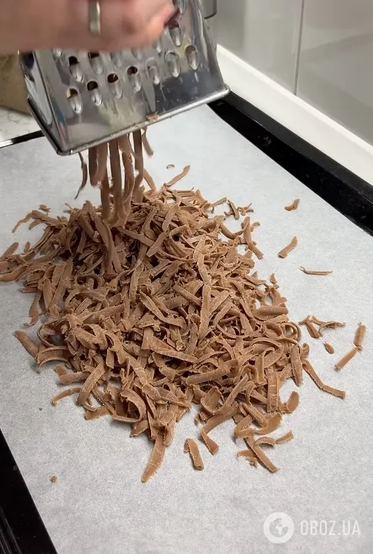 Тертий пиріг із сирною начинкою: найпростіший рецепт десерту до чаю