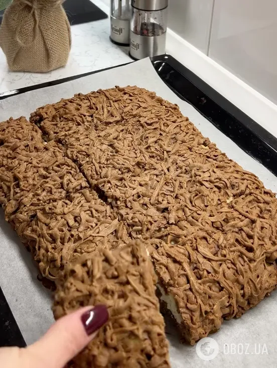 Тертий пиріг із сирною начинкою: найпростіший рецепт десерту до чаю