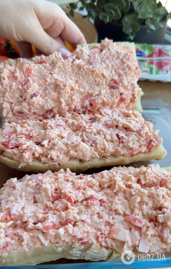 Гарячі бутерброди зі смачною начинкою за 10 хвилин: рецепт ситної страви для перекусу