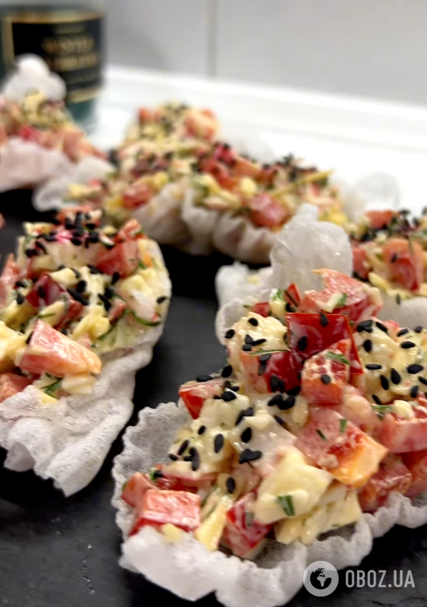 Новорічна закуска "Хмаринка" з рисового паперу зі смачною крабово-овочевою начинкою: готується 2 хвилини