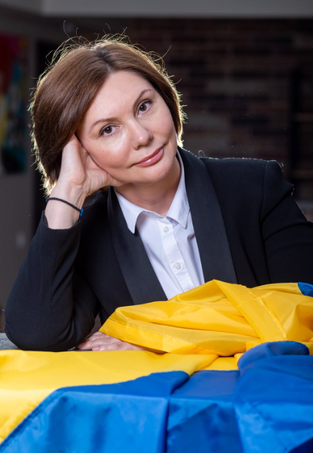 Донька регіоналки Олени Бондаренко підтримує Україну: де зараз 26-річна Ліна Купер, яка пішла наперекір скандальній матері