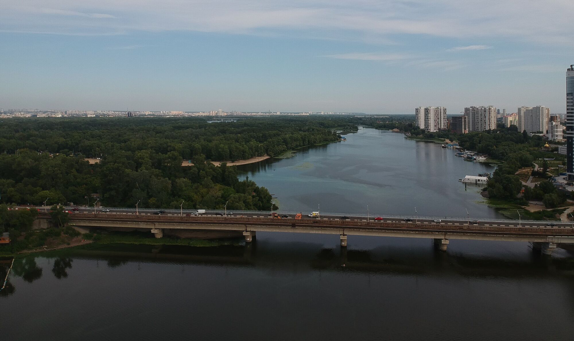 У мережі показали, який вигляд мав перший "Міст поцілунків" у Києві. Архівні фото та історія