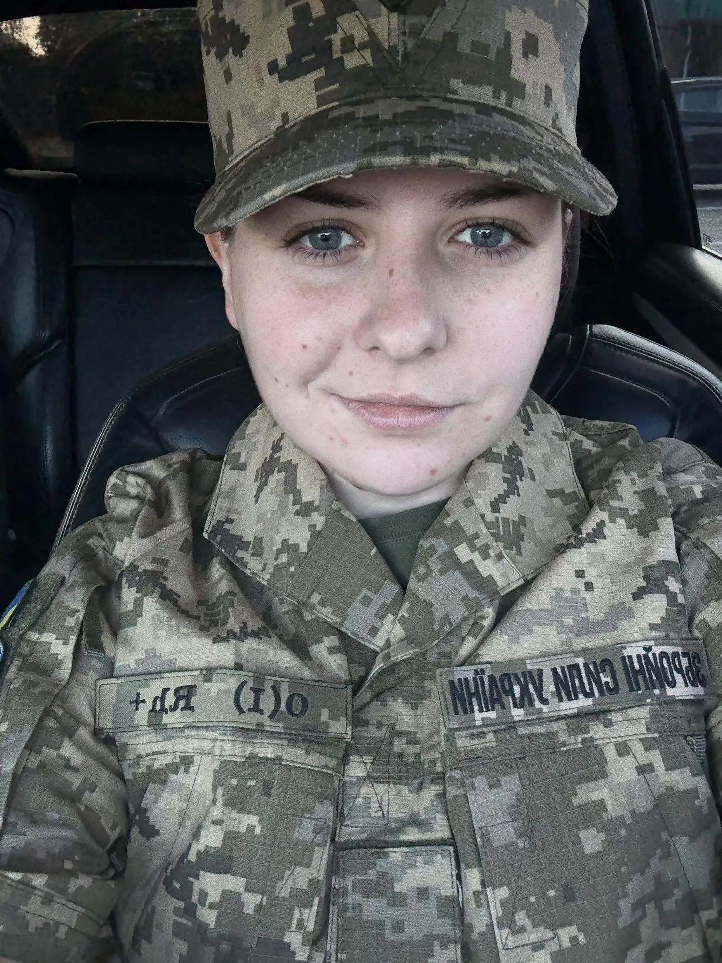 "Пташка" с "Азовстали", которая была добровольцем, вступила в ряды ВСУ и публично обратилась к Зеленскому