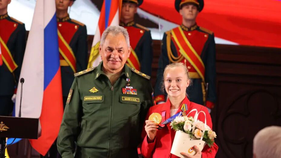 Российская чемпионка мира по гимнастике, сбежавшая из России в Германию, поплатилась там за любовь к Путину