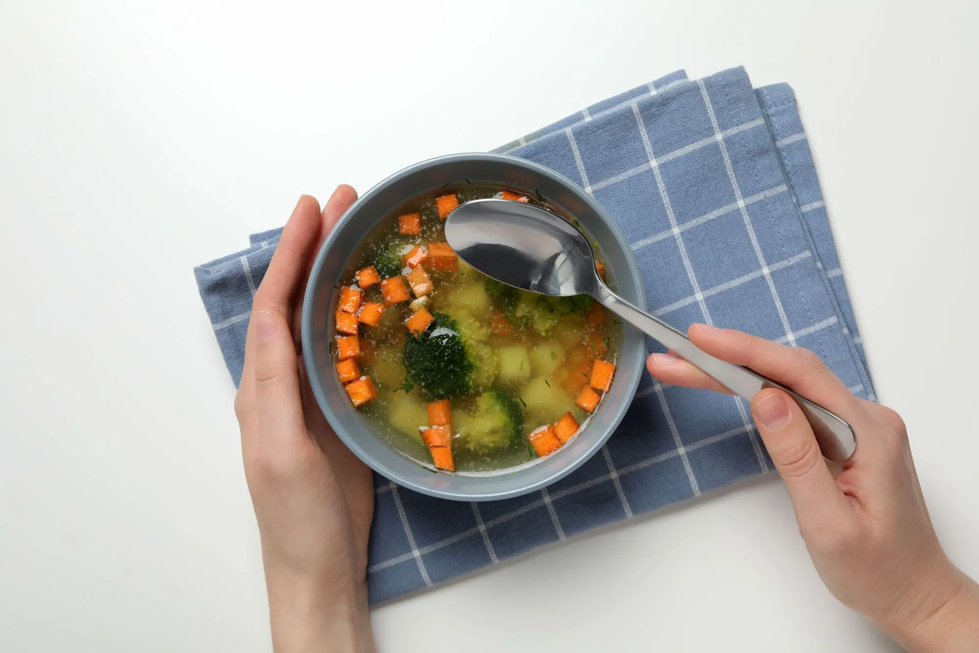 Нужно ли накрывать суп крышкой во время приготовления: один из главных секретов удачного блюда