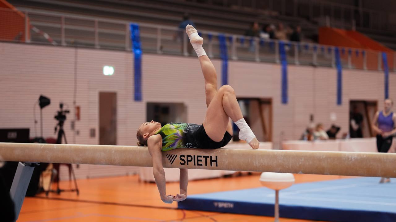 Российская чемпионка мира по гимнастике, сбежавшая из России в Германию, поплатилась там за любовь к Путину