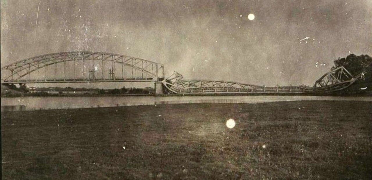 У мережі показали, який вигляд мав перший "Міст поцілунків" у Києві. Архівні фото та історія