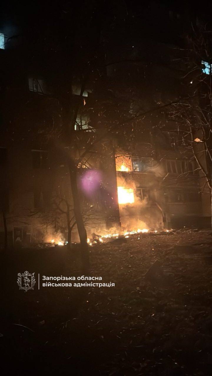 В Запорожье российский "Шахед" попал в многоэтажку: все подробности. Фото и видео