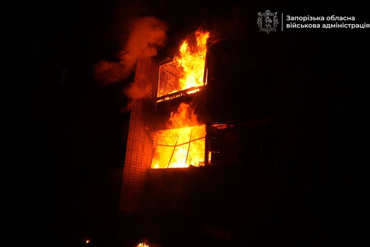 В Запорожье российский "Шахед" попал в многоэтажку: все подробности. Фото и видео