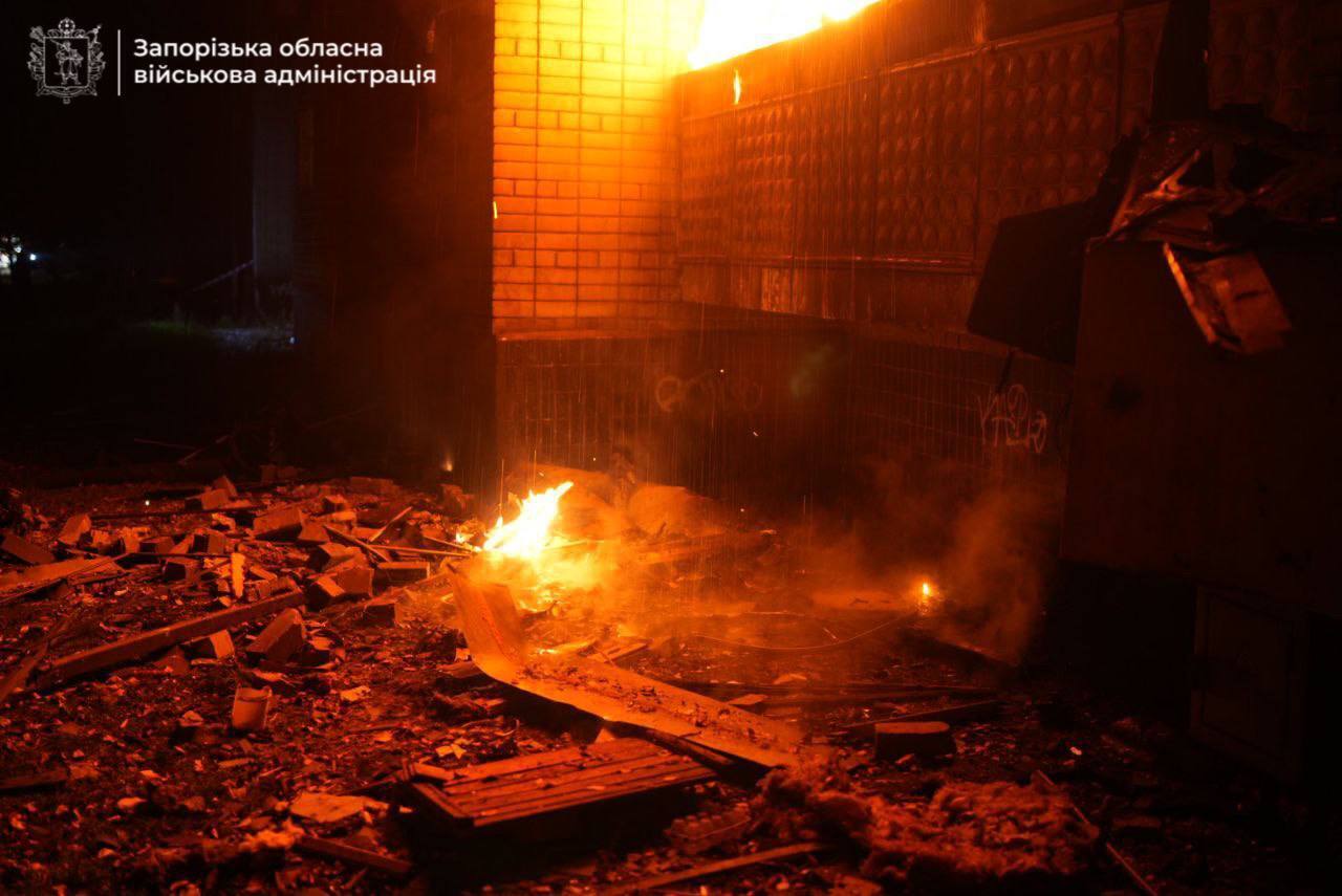 В Запорожье российский "Шахед" попал в многоэтажку: все подробности. Фото и видео