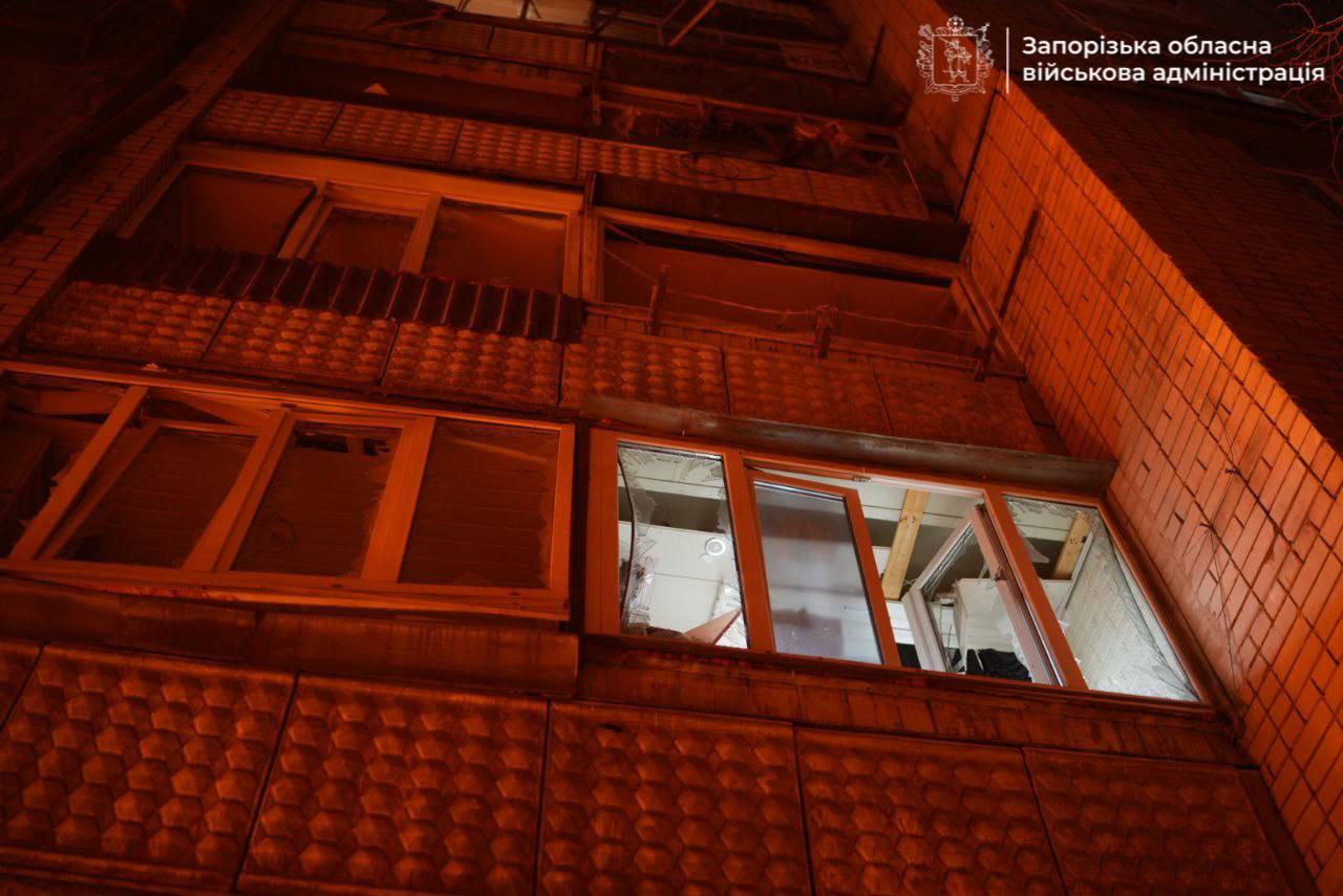 В Запорожье российский "Шахед" попал в многоэтажку: все подробности. Фото и видео