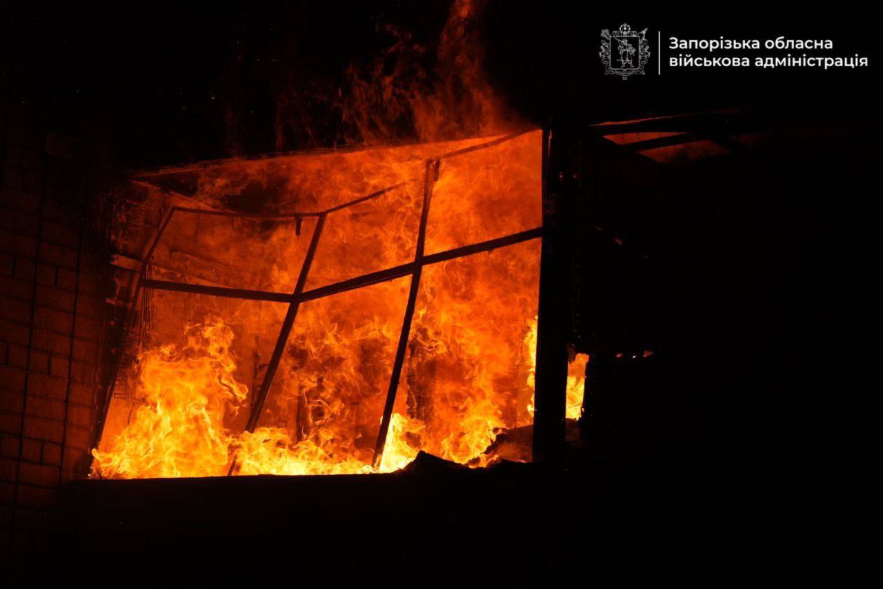 В Запорожье российский "Шахед" попал в многоэтажку: все подробности. Фото и видео