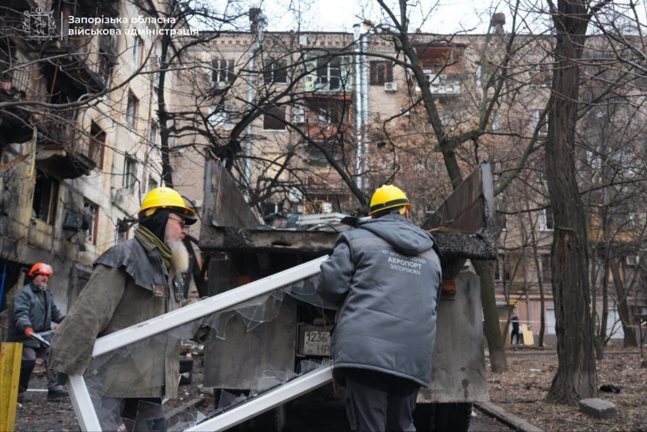 Забрал покой у сотен людей: момент российского удара по Запорожью попал на видео, много раненых