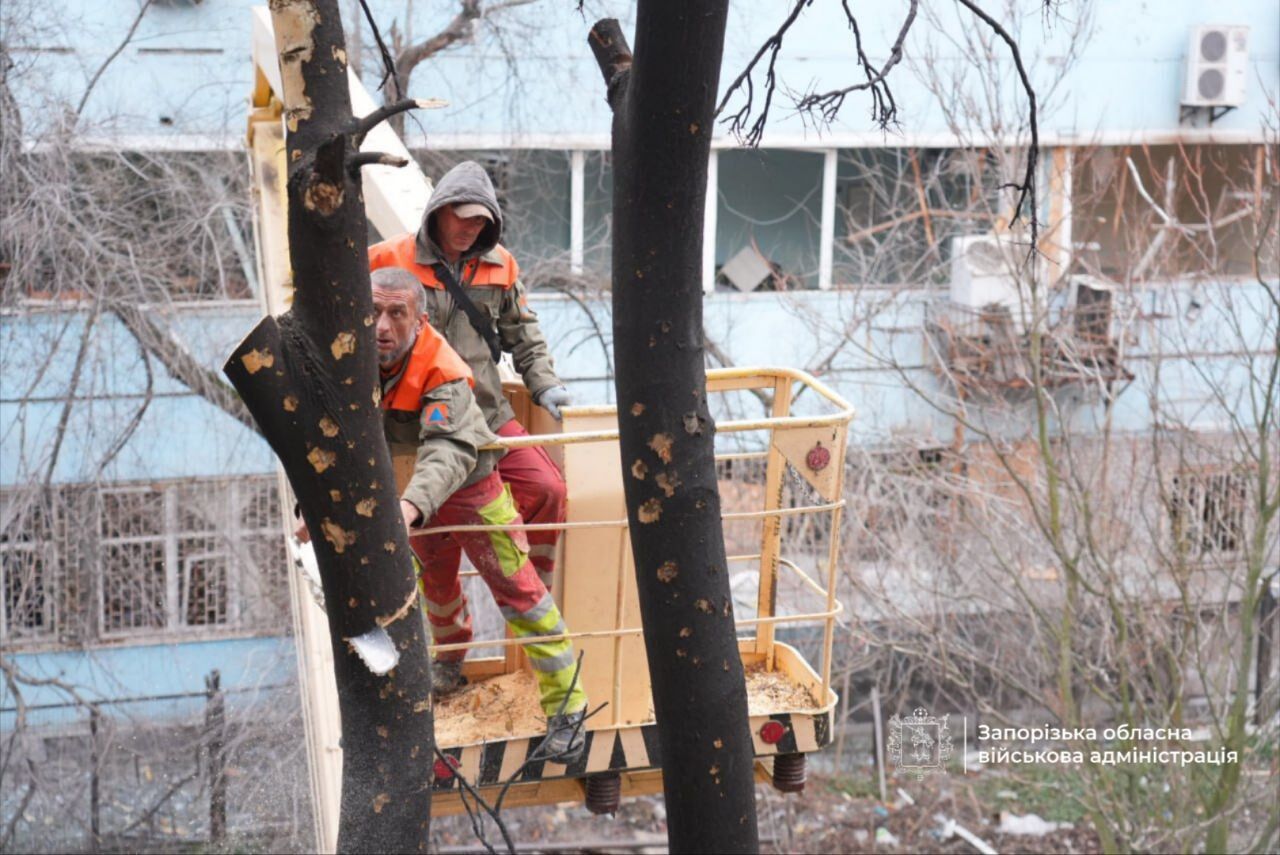 Забрал покой у сотен людей: момент российского удара по Запорожью попал на видео, много раненых