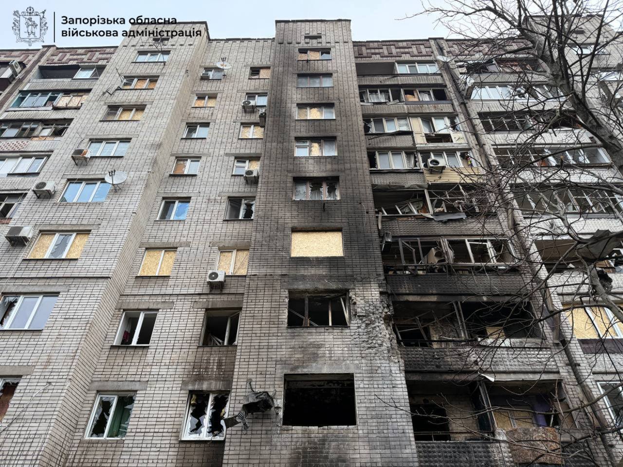 "Мы ползли, чтобы вылезти, все разрушено": жители Запорожья рассказали о вражеской атаке и показали ее последствия. Видео