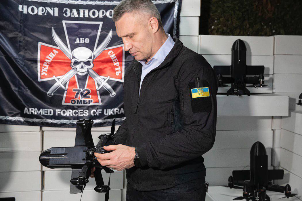 Кличко передав від громади Києва на фронт чергову велику партію дронів