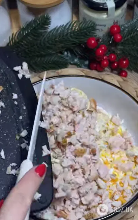 Салат "Мандаринки" для новогоднего стола: удивите родных эффектной подачей