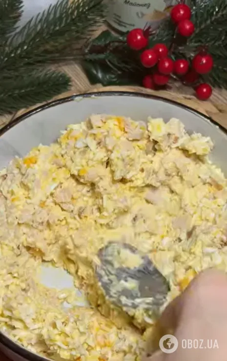 Салат "Мандаринки" для новогоднего стола: удивите родных эффектной подачей