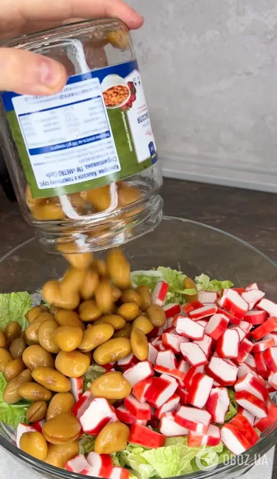 Смачніший, ніж олів'є: новорічний салат із пекінської капусти та крабових паличок за 5 хвилин