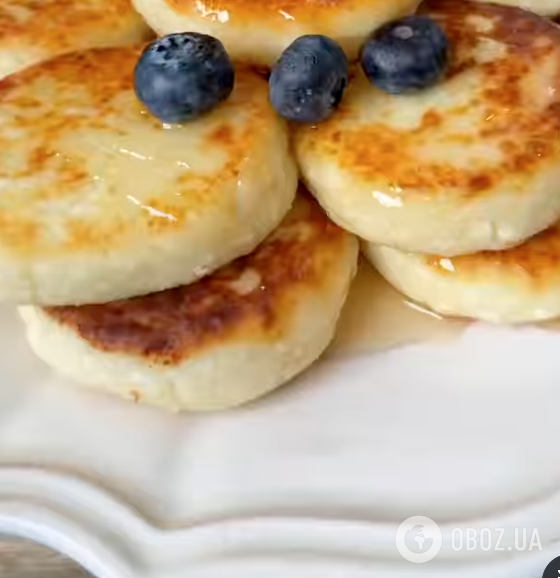 Як приготувати ідеальні сирники, які не розпадатимуться і не горітимуть: ділимося рецептом