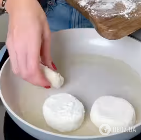 Як приготувати ідеальні сирники, які не розпадатимуться і не горітимуть: ділимося рецептом