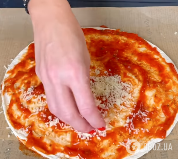 Легка піца без тіста за 10 хвилин: найпростіший рецепт страви для перекусу та вечері