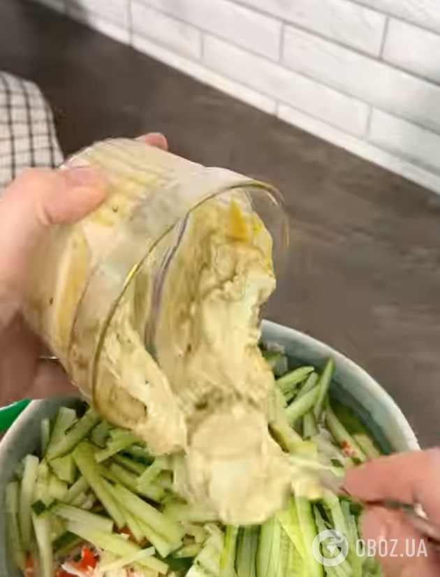 Новорічний салат "Суші" з двох інгредієнтів: рецепт страви, яка сподобається всім